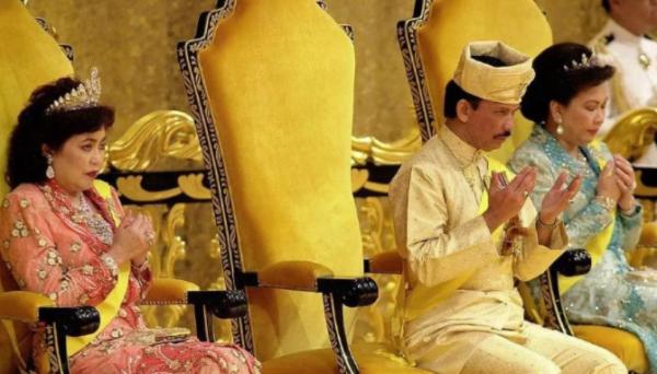 汶萊最帥王子堪比哈曼丹:母親和王后平起平坐,準王妃是豪門千金 汶萊最帥王子堪比哈曼丹:母親和王后平起平坐,準王妃是豪門千金