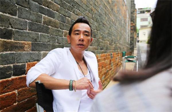 陳小春應採兒的相處方式,結婚十多年,還是那麼的喜歡對方 陳小春應採兒的相處方式,結婚十多年,還是那麼的喜歡對方