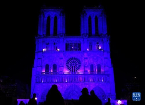巴黎地標建築點亮“歐盟藍”