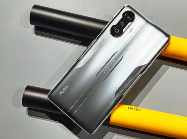 效能比麒麟999更強，12G+256G定價親民，120hz+5065毫安