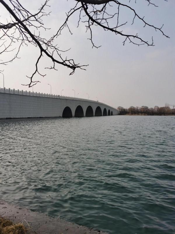 面朝大湖，寒冬刺骨