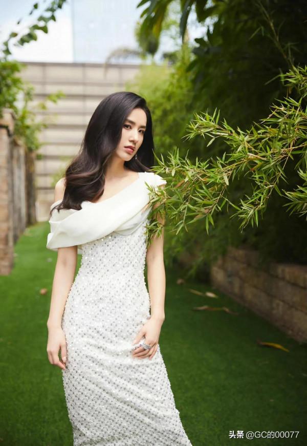 明星圖片黃聖依