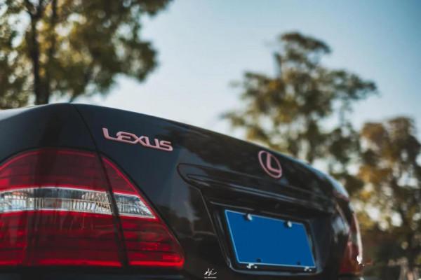 從修理廠到婚姻殿堂，夫妻共同打造低趴雷克薩斯LS430