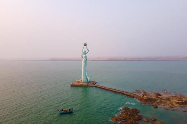 營口網紅地標,鮁魚公主雕塑高60米,渤海明珠觀景臺堪稱世界之最 營口網紅地標,鮁魚公主雕塑高60米,渤海明珠觀景臺堪稱世界之最