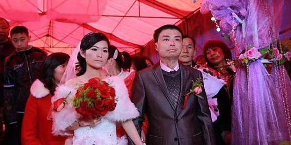 他以血肉之軀浴火救44人,燒傷達90%,後娶美嬌妻,結局幸福圓滿 他以血肉之軀浴火救44人,燒傷達90%,後娶美嬌妻,結局幸福圓滿