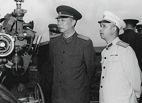 43年司令員正在開會，大會上突然一聲槍響，司令員被當場擊殺