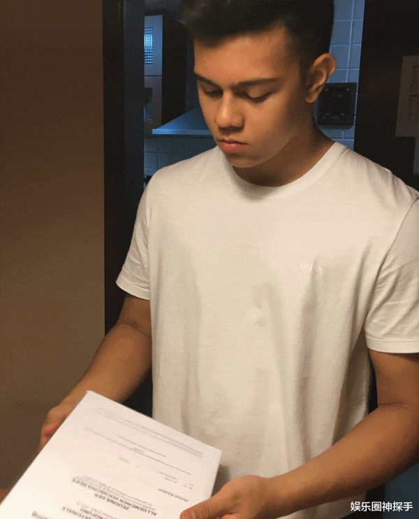 史可倆個混血兒子長大了,21歲老大混血感十足,14歲老二顏值高 史可倆個混血兒子長大了,21歲老大混血感十足,14歲老二顏值高