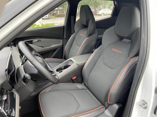 6萬多起，有運動座椅10.25寸中控屏，第一輛車選寶駿RS-3合適嗎？