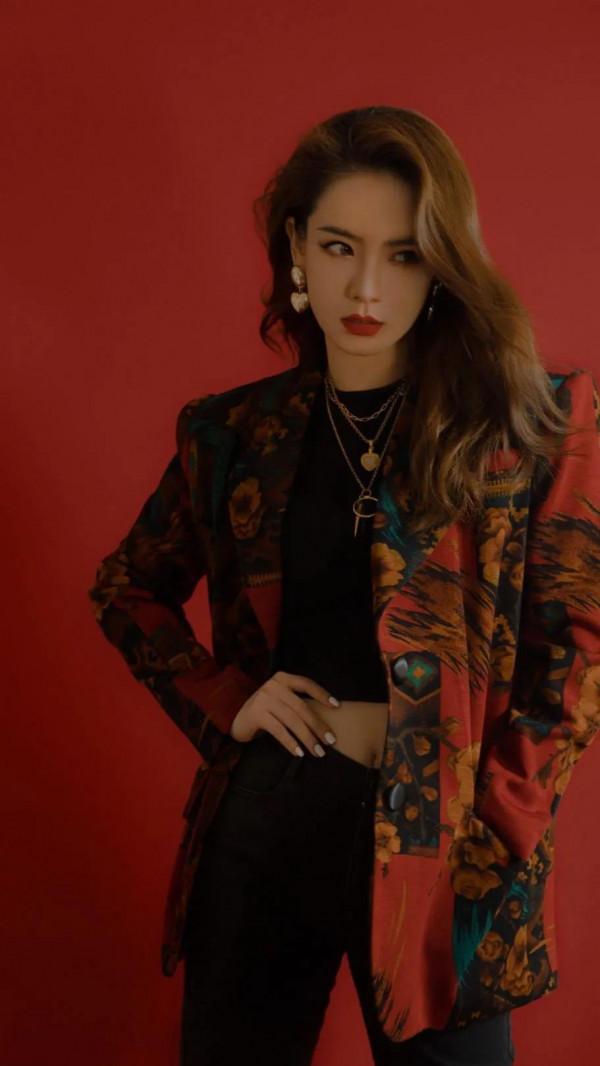 戚薇，冷豔女王