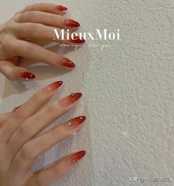 分享10款紅色系新年美甲第一篇，過年一定要美美的，喜歡記得收藏