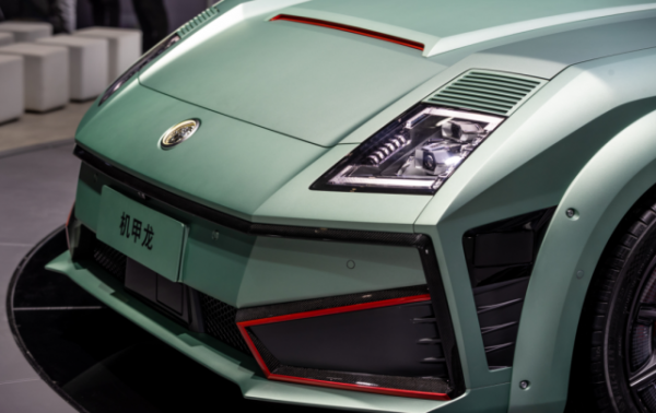 用力過猛的機甲龍,讓我想起了小時候的四驅車 用力過猛的機甲龍,讓我想起了小時候的四驅車