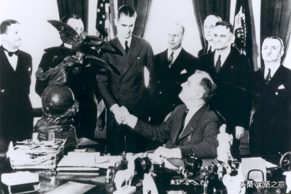 蘑菇雲的背後：針對德國的曼哈頓計劃，為何最後砸在日本頭上？