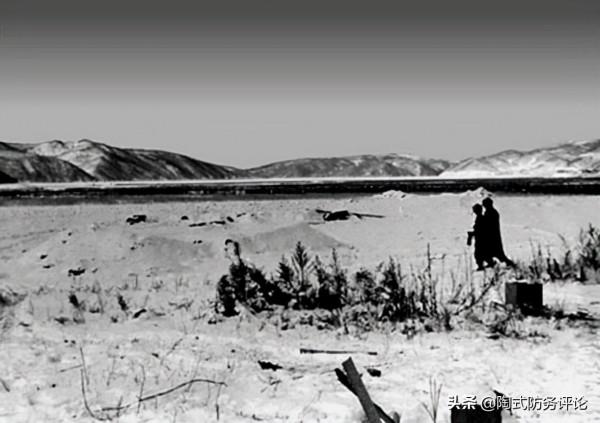 北極熊團被殲後，一美軍中校潛入戰場點數屍體，被我軍集體圍觀