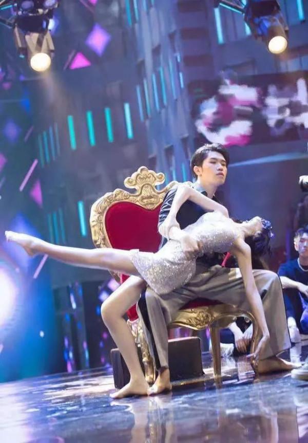 小個子的女星，個個都是腿精，毛曉彤有“漫畫腿”，王子文腿好白