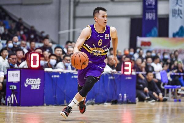 常規賽-費爾德36+12+9,原帥20+5,102:97山西汾酒勝北京控股 常規賽-費爾德36+12+9,原帥20+5,102:97山西汾酒勝北京控股