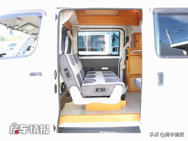 新款豐田床車,長度僅4米配1.5L動力,車裡居然有客廳和兩張床 新款豐田床車,長度僅4米配1.5L動力,車裡居然有客廳和兩張床
