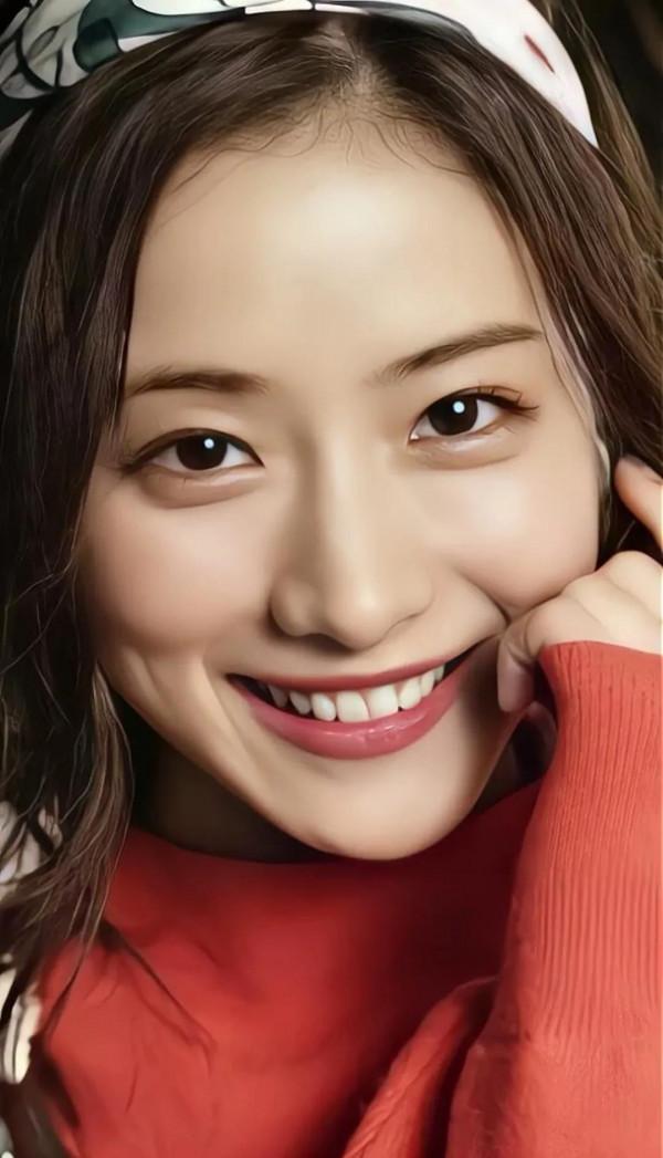 日本櫻花女神石原里美，笑起來真的好好看