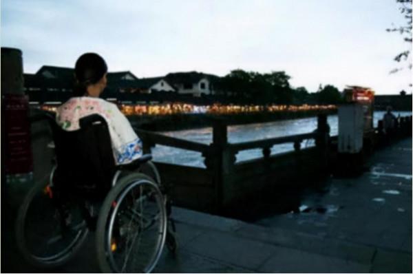 汶川地震時，那位救了丈夫、卻丟了雙腿的李應霞，如今怎麼樣了？