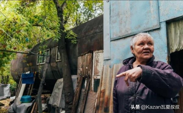 俄羅斯老婦在鐵桶裡生活35年,沒水沒電沒暖氣,稱住這比養老院強 俄羅斯老婦在鐵桶裡生活35年,沒水沒電沒暖氣,稱住這比養老院強