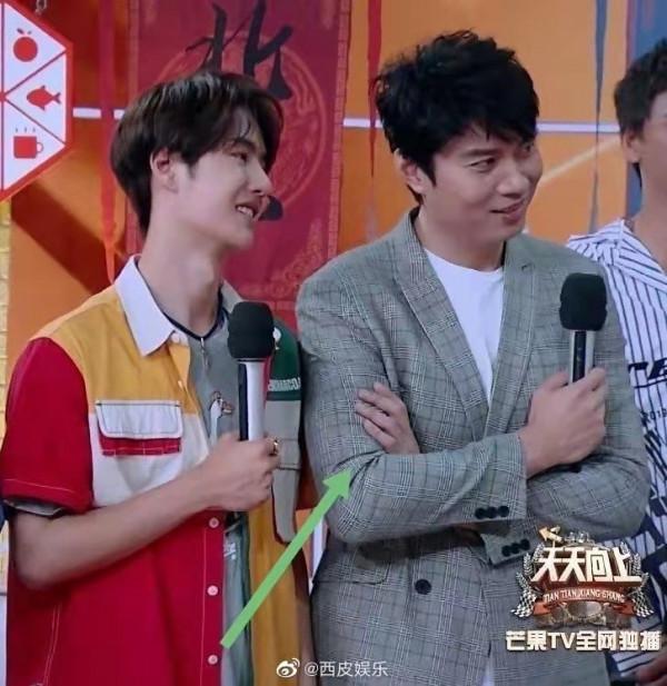 盤點那些明星的錯位照片，這也太搞笑了吧？