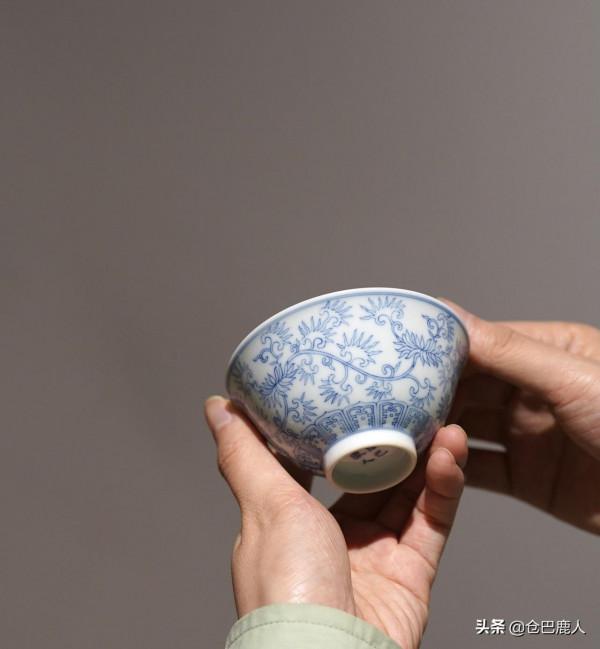 青花纏枝菊花紋杯「青若微雨·依雲而起」