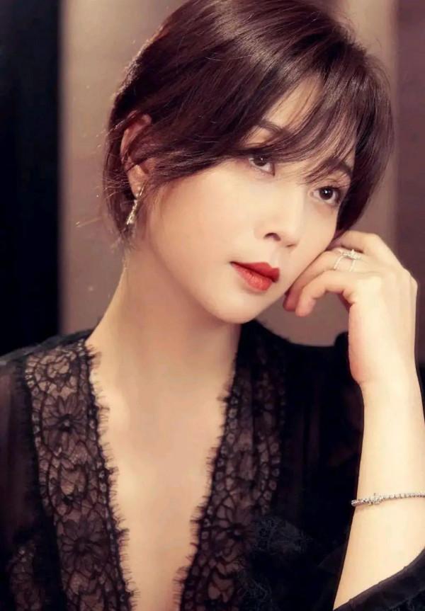 黃小蕾和殷桃美圖｜黃小蕾和殷桃長得也太像了，你能分辨出來嗎？