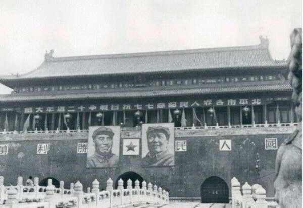 天安門除了毛主席的畫像，也掛過袁世凱、蔣介石、斯大林等人的