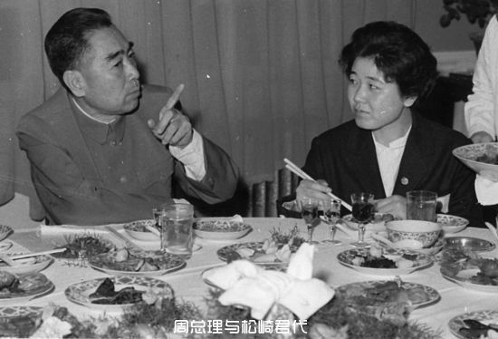 1961年世乒賽,周恩來宴請選手鬆崎君代,直言:茅臺酒送你父親吧 1961年世乒賽,周恩來宴請選手鬆崎君代,直言:茅臺酒送你父親吧