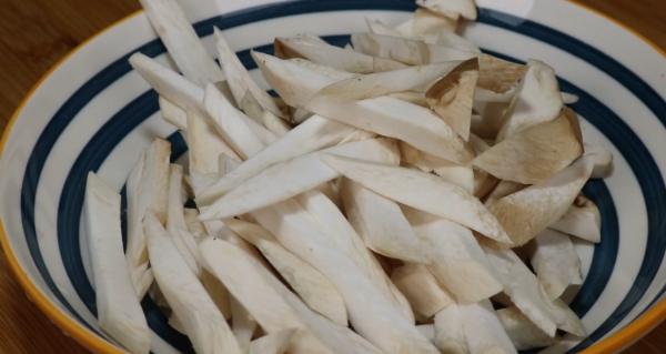 豬肝上鍋蒸一蒸，想不到這麼好吃，飯店裡從沒吃過，太意外了