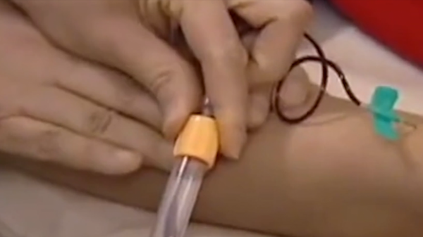 女子自稱五年沒吃一口飯，只喝自來水，一吃飯就渾身疼痛