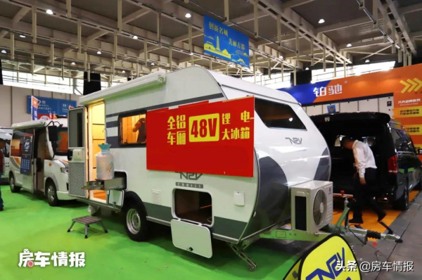 9.98萬的匯斯誠房車,出廠就帶6度電,儲物櫃秒變大床四口也能住 9.98萬的匯斯誠房車,出廠就帶6度電,儲物櫃秒變大床四口也能住