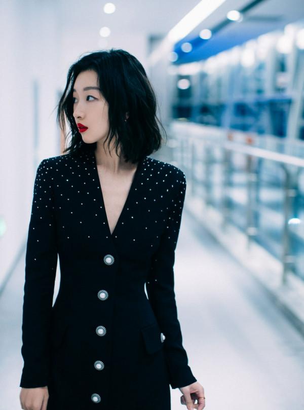 周冬雨出席活動照 真是越來越高階