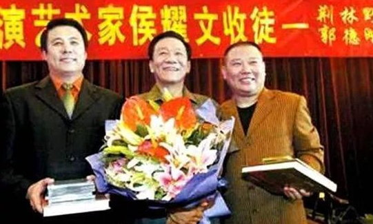 侯耀文去世14年，三段波折情事，最後的女友為何沒分到一點遺產？