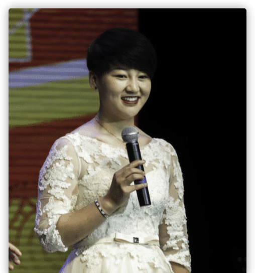 如此高調！趙本山徒弟胖丫出獄賣水果，開百萬豪車送榴蓮被批炫富