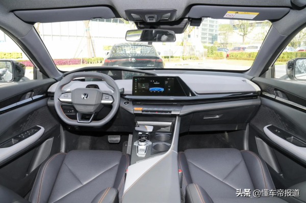 新車 &vert; 11&period;69萬元尊貴型最贊！長安UNI-V預售購車手冊