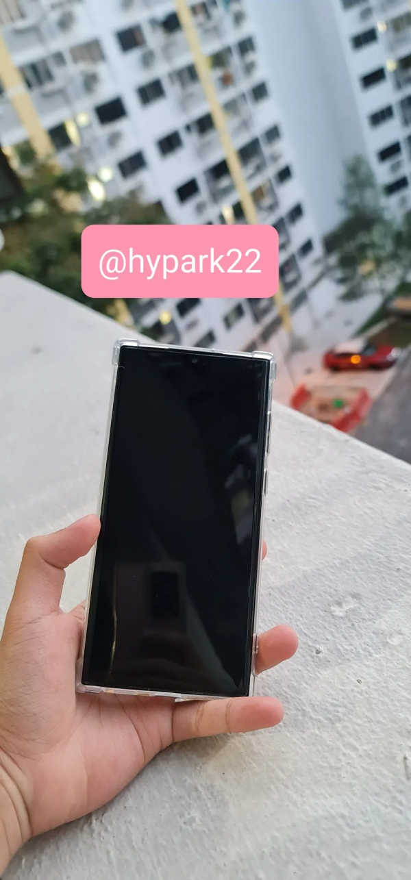 三星Galaxy S22 Ultra機模上手 三星Galaxy S22 Ultra機模上手