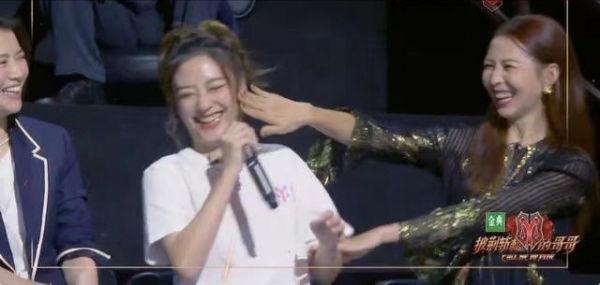 《披哥》5位嫂子助陣,3個“瘋嫂子”搶風頭,2個嫂子格格不入 《披哥》5位嫂子助陣,3個“瘋嫂子”搶風頭,2個嫂子格格不入