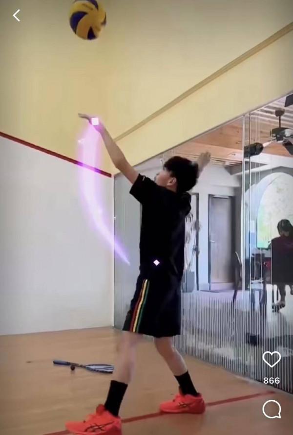 張柏芝曬和Quintus運動影片，兩人打排球配合默契