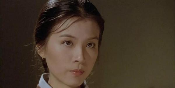 溫碧霞曾回憶說自己當年與陳玉蓮同住一條街，經常會看到周潤發