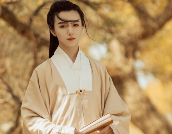 民間故事：小夥不顧規矩，放走弔喪狐，3天后女子上門，賴著不走