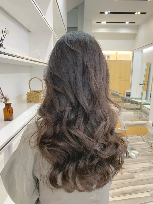 別再亂披頭髮了！這3款新年髮型才夠美夠撩人