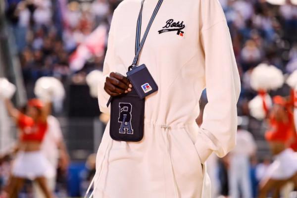 在棒球比賽場地看秀是種什麼體驗？