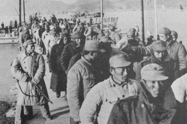 1949年國軍副師長被三野活捉,微笑著跟看守說:我可是自己人 1949年國軍副師長被三野活捉,微笑著跟看守說:我可是自己人