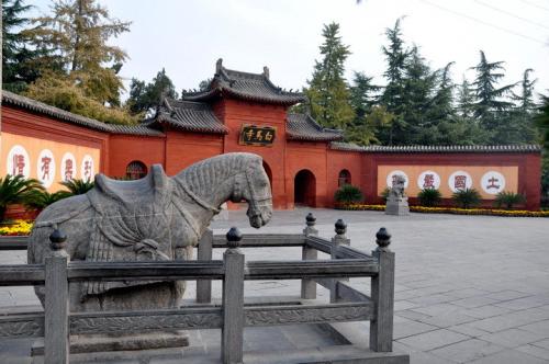 河南千年寺廟，也是我國首個4A景區，人氣很高香火旺盛