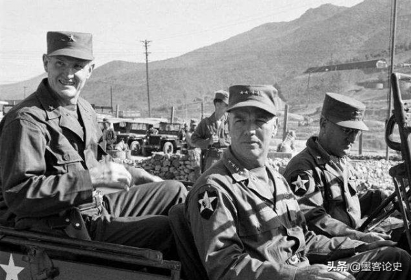1950年&comma;韓國被打殘後求助美軍&comma;李奇微不屑&colon;除了跑路&comma;就只會訛我們