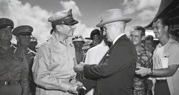 美國記者長津湖被志願軍俘虜，卻靠拍照賺百萬美元，成人生贏家