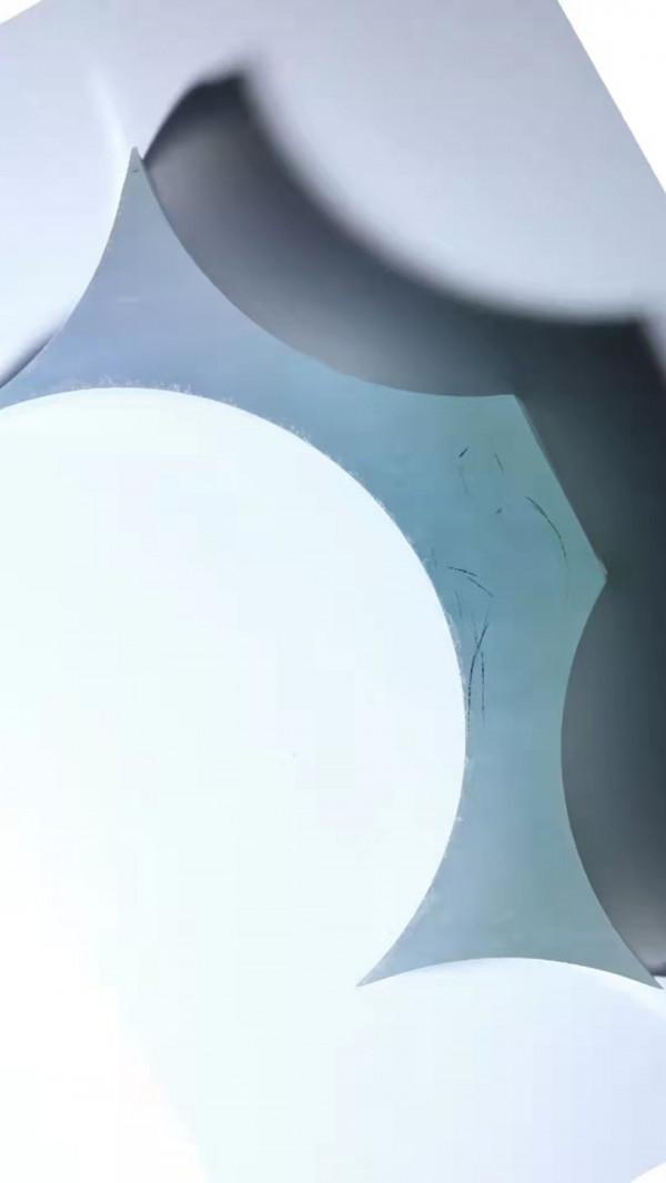 奇形怪狀的翡翠邊角料,玉雕師傅巧妙的設計讓它煥然一新 奇形怪狀的翡翠邊角料,玉雕師傅巧妙的設計讓它煥然一新