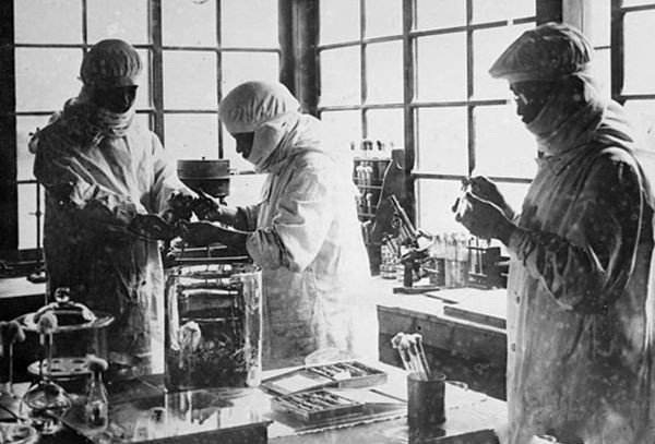 日軍殘忍罪行：把人血抽乾致死，人體關節用石膏固定幾個月致殘