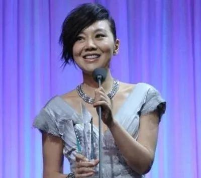 閆妮:離婚17年,“大滿貫”視後,卻捧不紅23歲女兒!為何不婚? 閆妮:離婚17年,“大滿貫”視後,卻捧不紅23歲女兒!為何不婚?