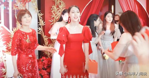 恭喜!網紅大楊哥結婚!車隊奢華包含五輛法拉利,新娘被指像吉娜 恭喜!網紅大楊哥結婚!車隊奢華包含五輛法拉利,新娘被指像吉娜